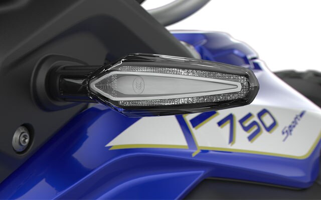 Vidimo prepoznatljive LED indikatore F 750 GS.