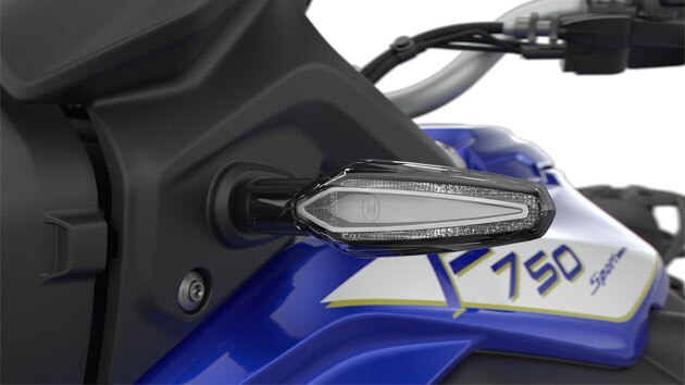 Vidimo prepoznatljive LED indikatore F 750 GS.