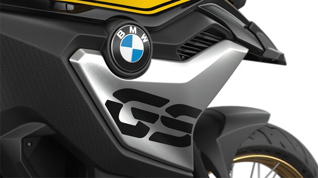 Vidimo poklopac hladnjaka sa GS logom detaljno.