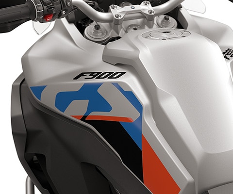 Bočni paneli F 900 GS Adventure iz BMW Motorrada s velikim spremnikom od 23 l