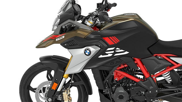 We see the typical GS flyline of the G 310 GS.