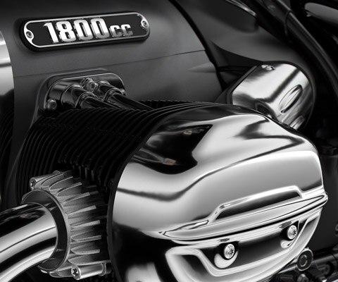 Vidimo impozantni 1802 ccm dvo-cilindrični bokser motor na R 18.