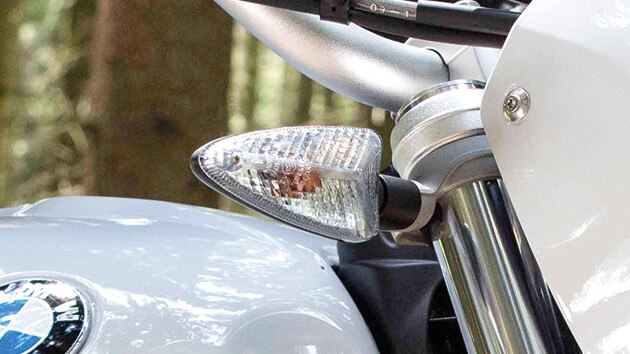 R nineT Urban G/S bijeli indikatori promjene smjera.