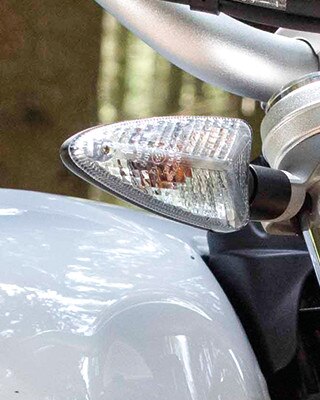 R nineT Urban G/S bijeli indikatori promjene smjera.