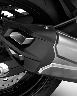 The short exhaust underlines the dynamism of the F 900 R.