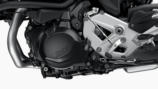 We see the engine of the F 900 R. It is the heart of the F 900 R and a guarantee of your riding enjoyment.