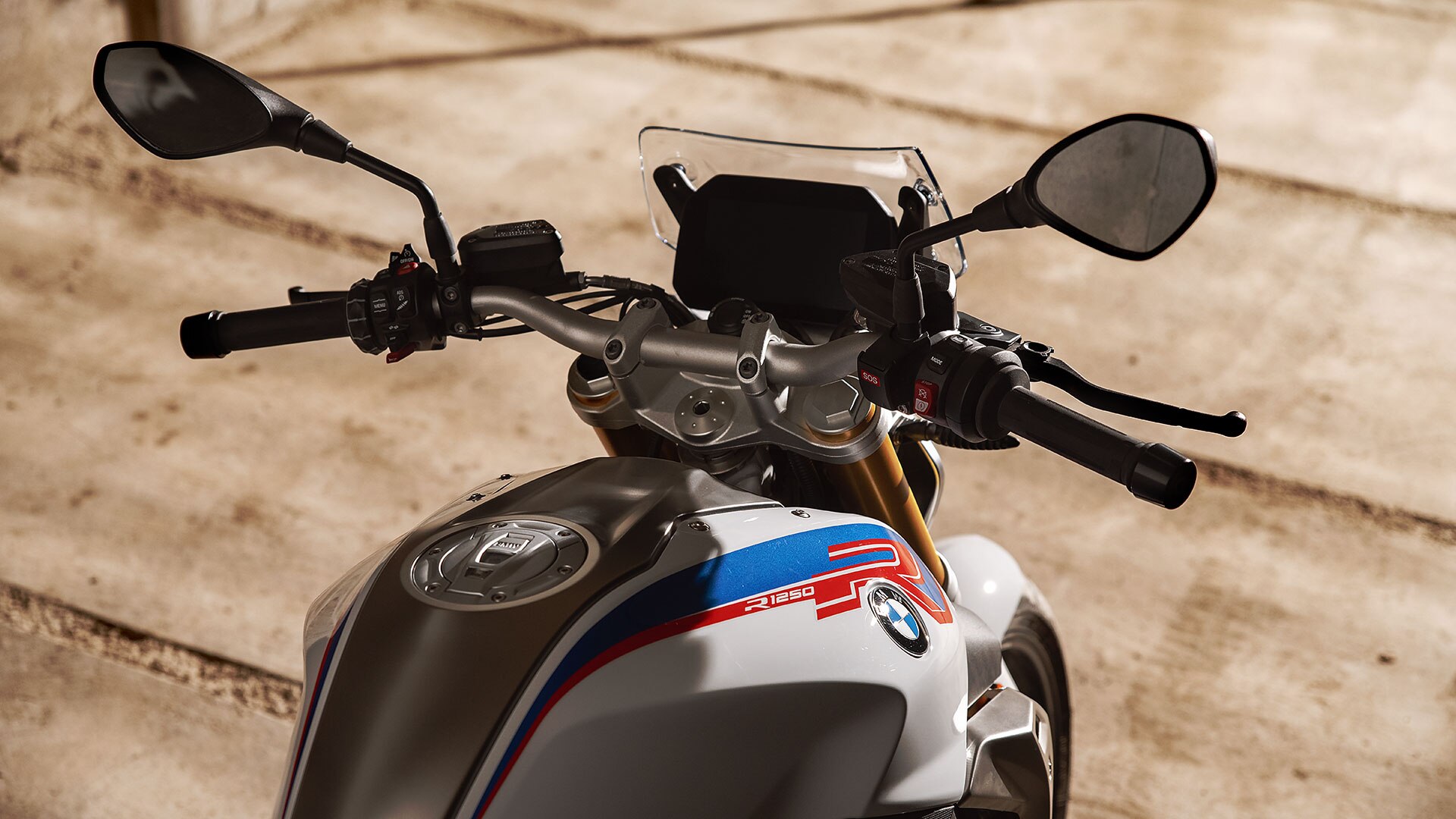 BMW R 1250 R s detaljnim prikazom poklopca glave cilindra i natpisom modela ShiftCam