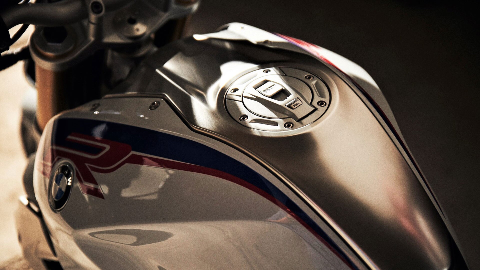 Spremnik BMW R 1250 R s poklopcem spremnika od nehrđajućeg čelika