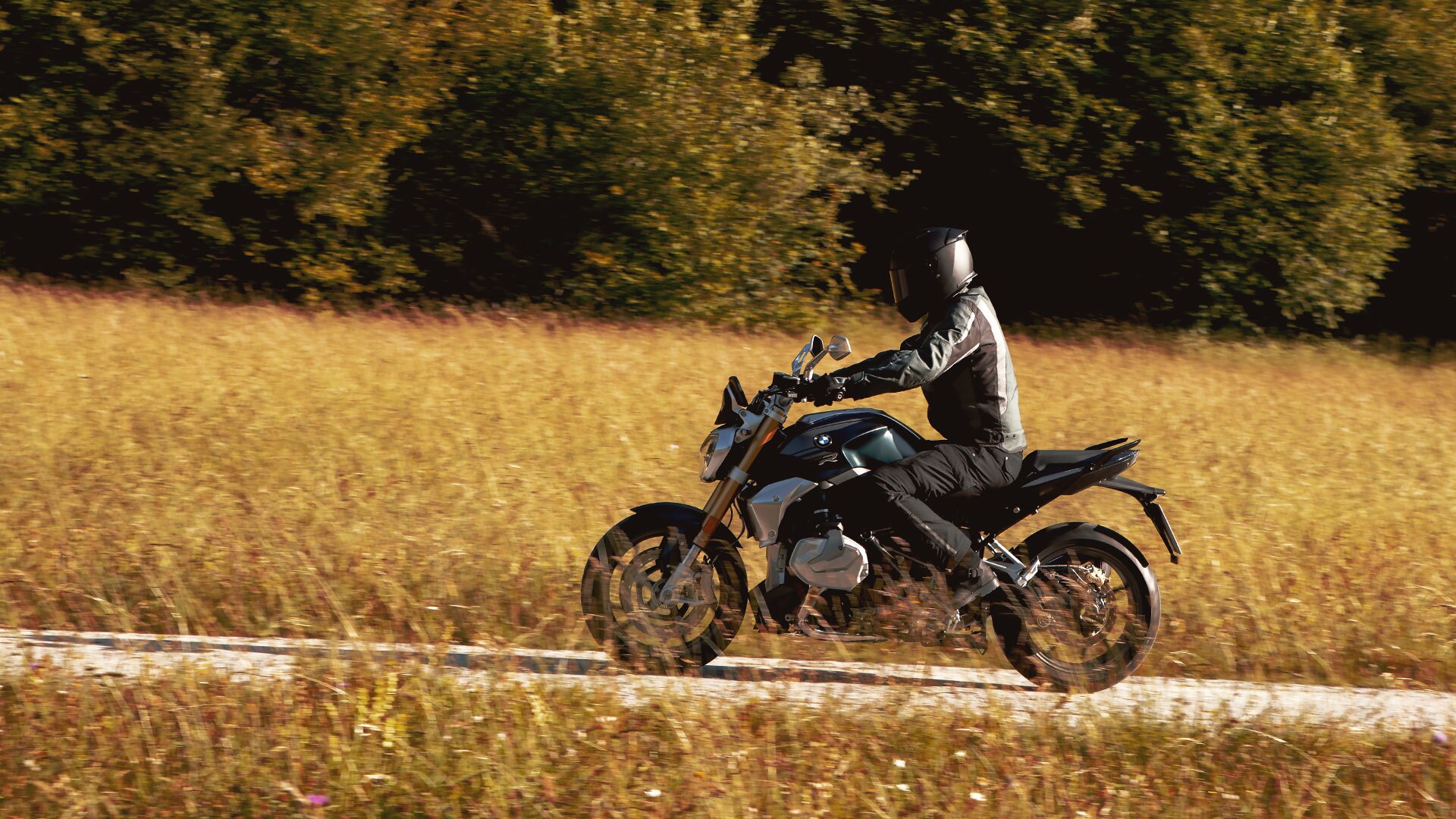 Scena u vožnji na BMW R 1250 R