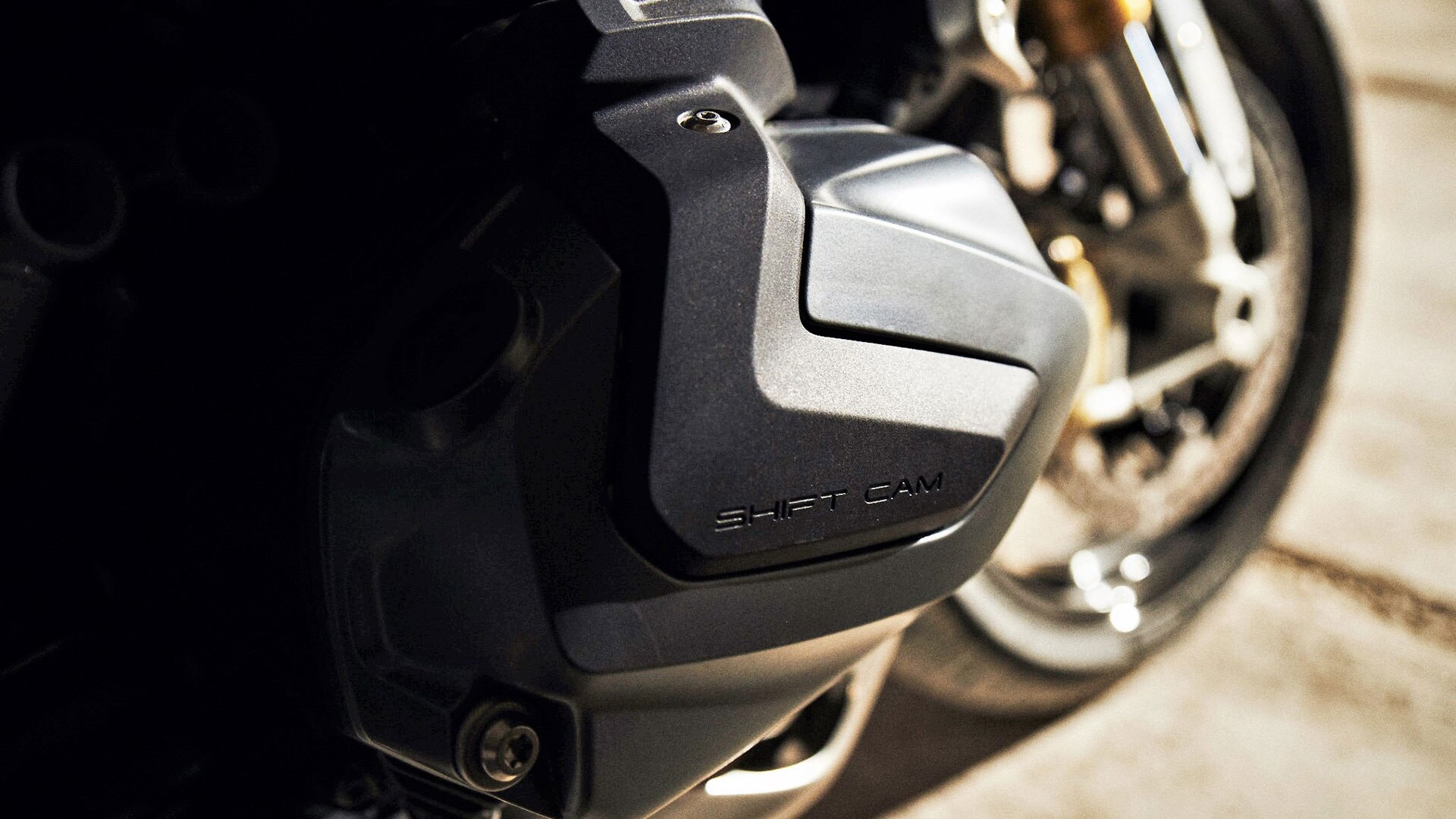 BMW R 1250 R u stilu HP sa spremnikom u fokusu