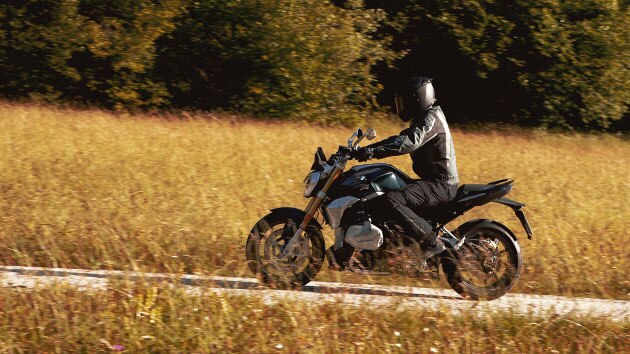 Scena u vožnji na BMW R 1250 R