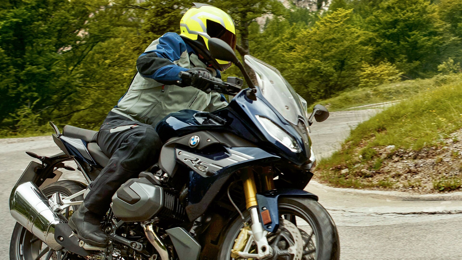 R 1250 RS u zavoju