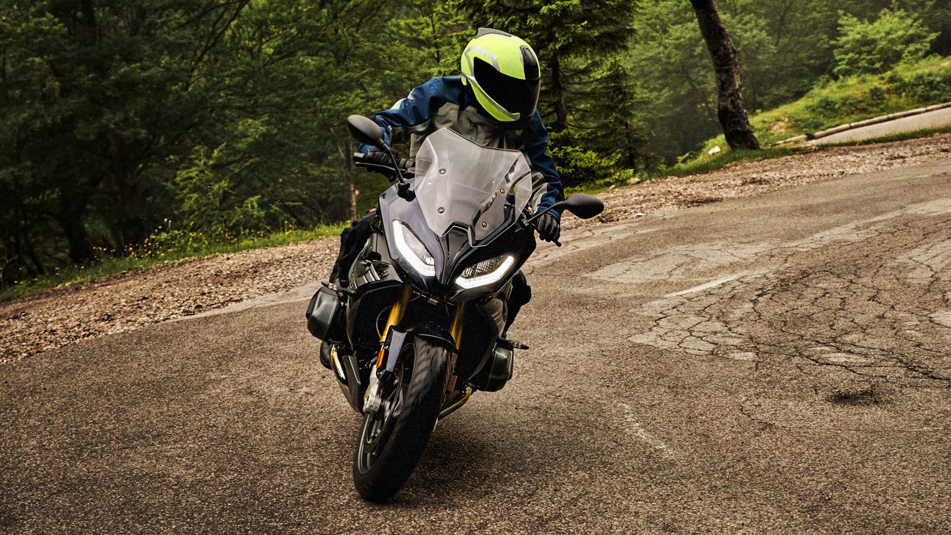 R 1250 RS u zavoju