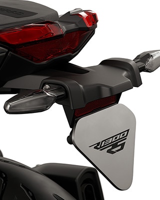 Stražnji pogled na R 1300 RS tvrtke BMW Motorrad