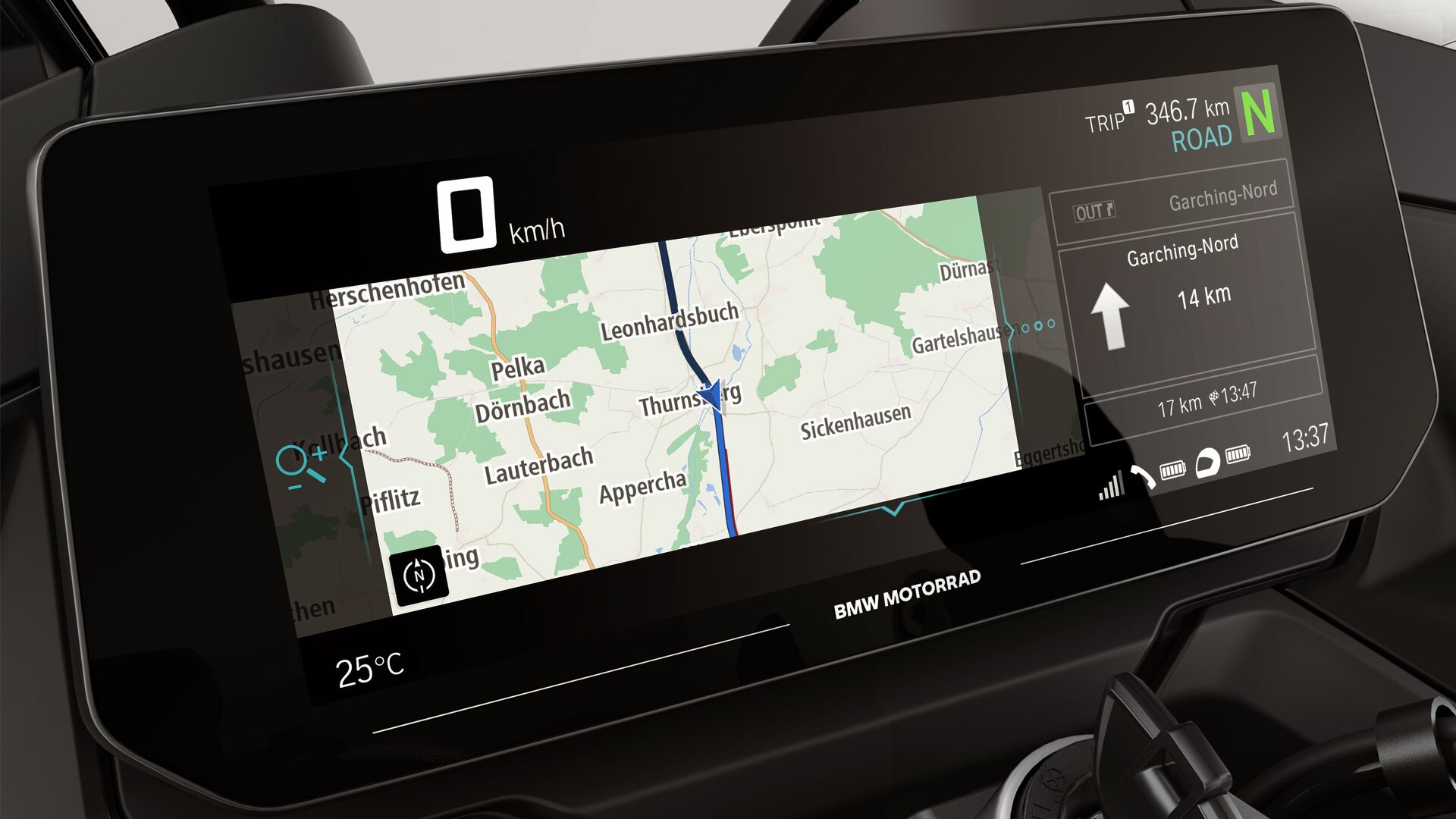 We see the R 1250 RT with navigation on the 10.25-inch TFT screen.