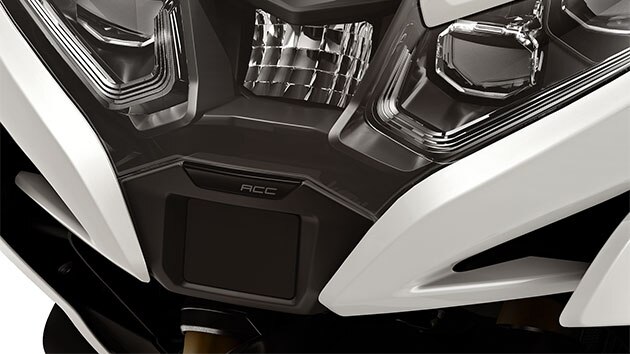 We see the R 1250 RT with the Active Cruise Control system.