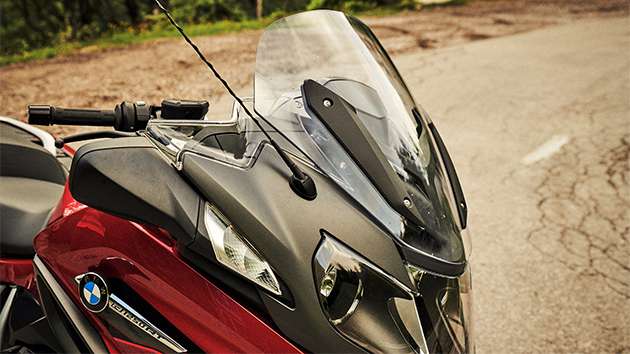 BMW R 1250 RT sa kratkim vjetrobranskim staklom