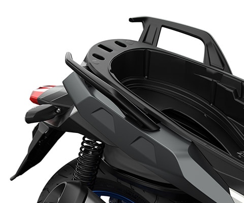 We see the open Flexcase storage compartment of the C 400 X.