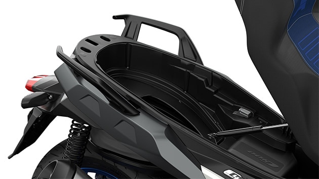 We see the open Flexcase storage compartment of the C 400 X.